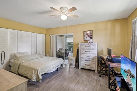 Condominio en venta en New Port Richey, Florida, 1 dormitorio, 72.37 m2 № 1086562 - foto 4