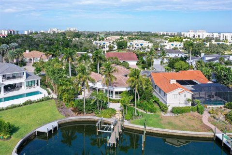 House in Longboat Key, Florida 4 bedrooms, 471.94 sq.m. № 2209105 - photo 2