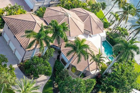 House in Longboat Key, Florida 4 bedrooms, 471.94 sq.m. № 2209105 - photo 5