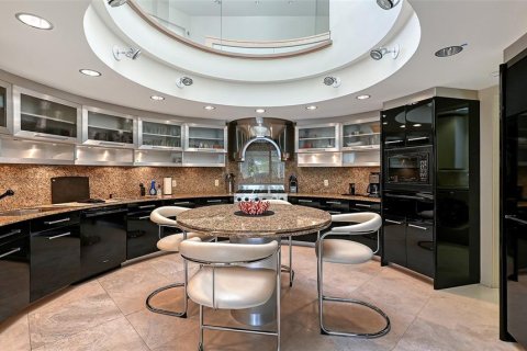 House in Longboat Key, Florida 4 bedrooms, 471.94 sq.m. № 2209105 - photo 13