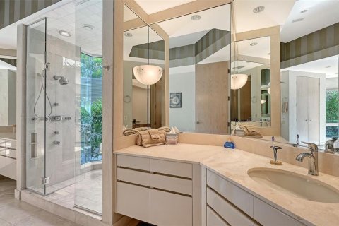 House in Longboat Key, Florida 4 bedrooms, 471.94 sq.m. № 2209105 - photo 30