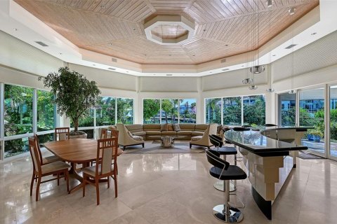 House in Longboat Key, Florida 4 bedrooms, 471.94 sq.m. № 2209105 - photo 9