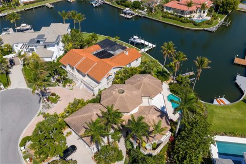 House in Longboat Key, Florida 4 bedrooms, 471.94 sq.m. № 2209105 - photo 6