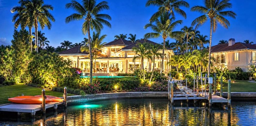 House in Longboat Key, Florida 4 bedrooms, 471.94 sq.m. № 2209105