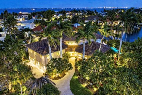 House in Longboat Key, Florida 4 bedrooms, 471.94 sq.m. № 2209105 - photo 3