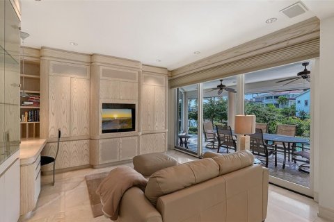 House in Longboat Key, Florida 4 bedrooms, 471.94 sq.m. № 2209105 - photo 24
