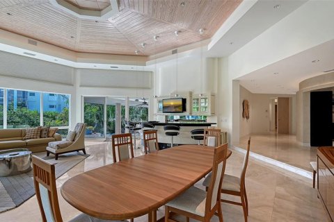 House in Longboat Key, Florida 4 bedrooms, 471.94 sq.m. № 2209105 - photo 12