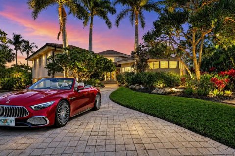 House in Longboat Key, Florida 4 bedrooms, 471.94 sq.m. № 2209105 - photo 4