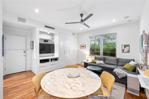 Condo in Miami Beach, Florida, 1 bedroom  № 1943883 - photo 3