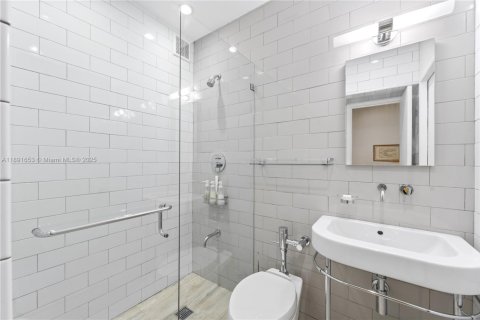 Condo in Miami Beach, Florida, 1 bedroom  № 1943883 - photo 6