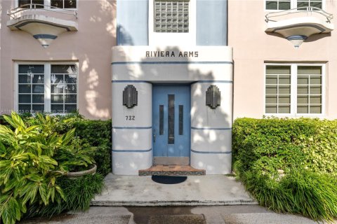 Condo in Miami Beach, Florida, 1 bedroom  № 1943883 - photo 1