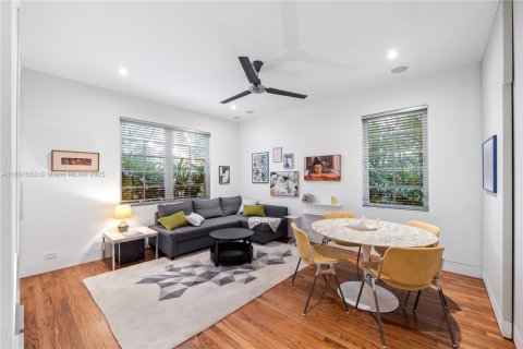 Condo in Miami Beach, Florida, 1 bedroom  № 1943883 - photo 2