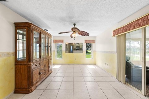 House in Port Richey, Florida 2 bedrooms, 136.57 sq.m. № 2330331 - photo 11