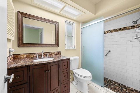 House in Port Richey, Florida 2 bedrooms, 136.57 sq.m. № 2330331 - photo 8