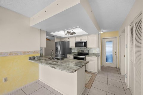 House in Port Richey, Florida 2 bedrooms, 136.57 sq.m. № 2330331 - photo 13