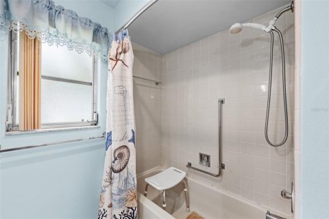 House in Port Richey, Florida 2 bedrooms, 136.57 sq.m. № 2330331 - photo 18
