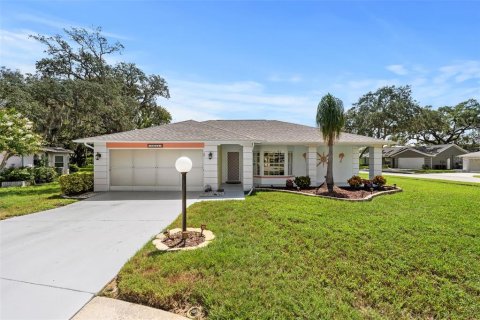 House in Port Richey, Florida 2 bedrooms, 136.57 sq.m. № 2330331