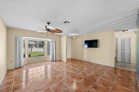 House in Port Richey, Florida 2 bedrooms, 136.57 sq.m. № 2330331 - photo 3
