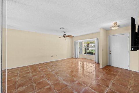 House in Port Richey, Florida 2 bedrooms, 136.57 sq.m. № 2330331 - photo 4