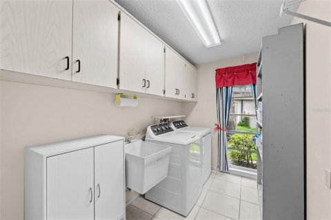 House in Port Richey, Florida 2 bedrooms, 136.57 sq.m. № 2330331 - photo 19