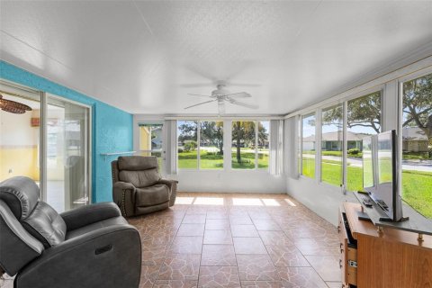 House in Port Richey, Florida 2 bedrooms, 136.57 sq.m. № 2330331 - photo 10