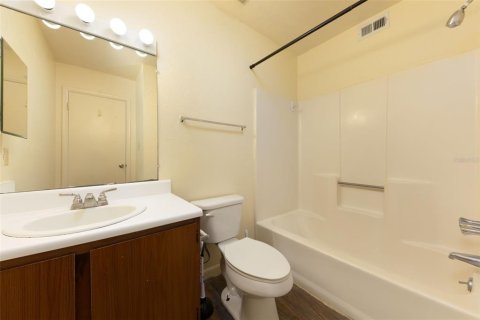 Condo in Gainesville, Florida, 2 bedrooms  № 2267226 - photo 16