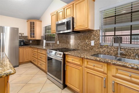 House in Apollo Beach, Florida 4 bedrooms, 151.99 sq.m. № 2391705 - photo 17