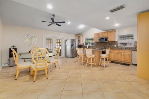 House in Apollo Beach, Florida 4 bedrooms, 151.99 sq.m. № 2391705 - photo 13