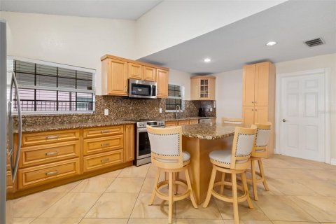 House in Apollo Beach, Florida 4 bedrooms, 151.99 sq.m. № 2391705 - photo 15