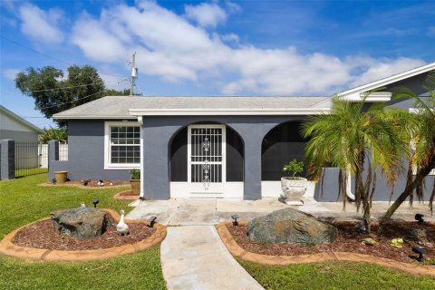 House in Apollo Beach, Florida 4 bedrooms, 151.99 sq.m. № 2391705 - photo 7