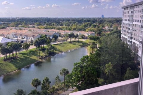 Condo in Hollywood, Florida, 2 bedrooms № 2081747 - photo 10