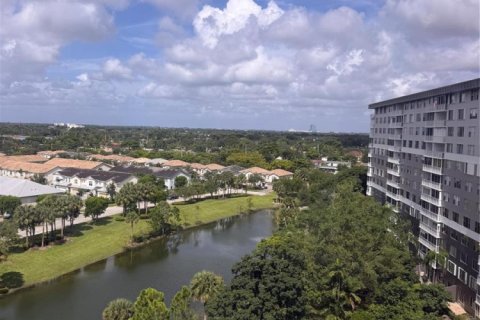 Condo in Hollywood, Florida, 2 bedrooms № 2081747 - photo 11