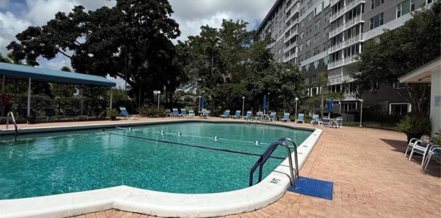 Condo in Hollywood, Florida, 2 bedrooms № 2081747