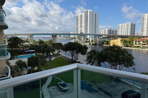 Condominio en venta en Sunny Isles Beach, Florida, 1 dormitorio, 92.9 m2 № 2034594 - foto 2