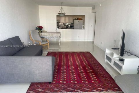 Condominio en venta en Sunny Isles Beach, Florida, 1 dormitorio, 92.9 m2 № 2034594 - foto 3