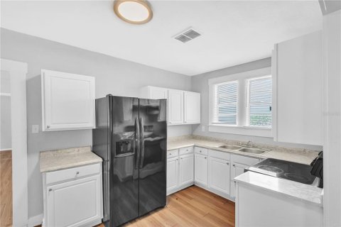 House in Tampa, Florida 3 bedrooms, 87.7 sq.m. № 1667006 - photo 6