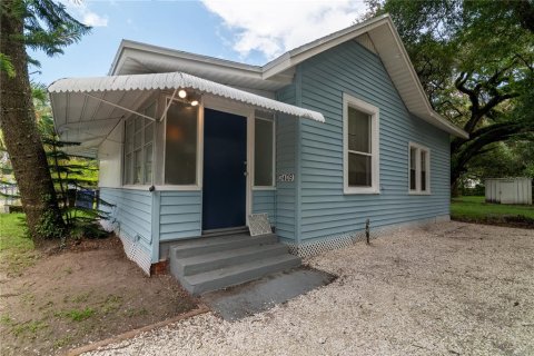 House in Tampa, Florida 3 bedrooms, 87.7 sq.m. № 1667006 - photo 1