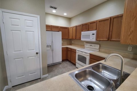 Townhouse in Kissimmee, Florida 3 bedrooms, 181.81 sq.m. № 1912339 - photo 2