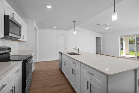 Villa ou maison à vendre à Port Charlotte, Floride: 4 chambres, 173.54 m2 № 2277600 - photo 4