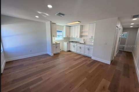 Appartement à louer à Saint Petersburg, Floride: 2 chambres, 82.22 m2 № 2437228 - photo 3