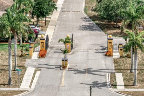 House in Sebring, Florida 3 bedrooms, 111.95 sq.m. № 1929414 - photo 3