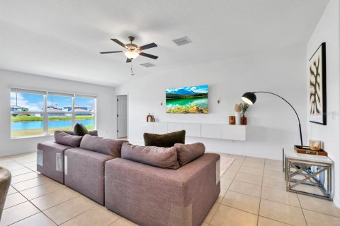 House in Riverview, Florida 4 bedrooms, 179.77 sq.m. № 2227931 - photo 7