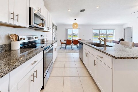 House in Riverview, Florida 4 bedrooms, 179.77 sq.m. № 2227931 - photo 11