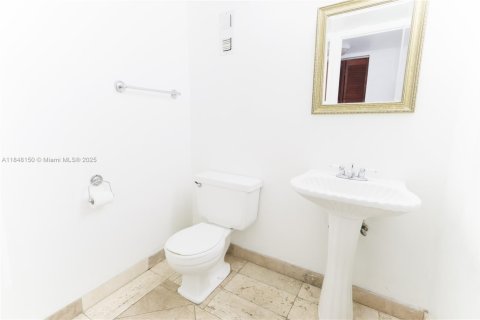 Condo in Miami Beach, Florida, 1 bedroom  № 1849024 - photo 6