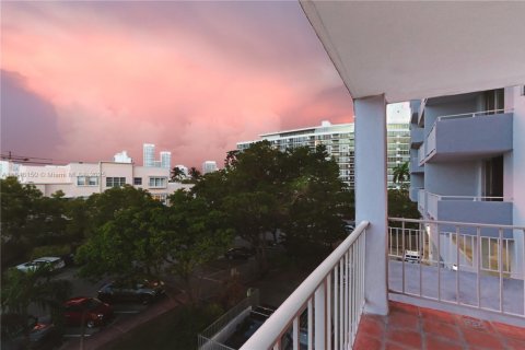 Condo in Miami Beach, Florida, 1 bedroom  № 1849024 - photo 8