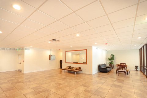 Condo in Miami Beach, Florida, 1 bedroom  № 1849024 - photo 21