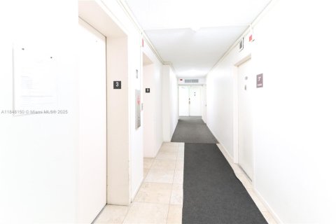 Condo in Miami Beach, Florida, 1 bedroom  № 1849024 - photo 14