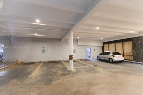 Condo in Miami Beach, Florida, 1 bedroom  № 1849024 - photo 22