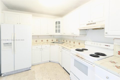 Condo in Miami Beach, Florida, 1 bedroom  № 1849024 - photo 5