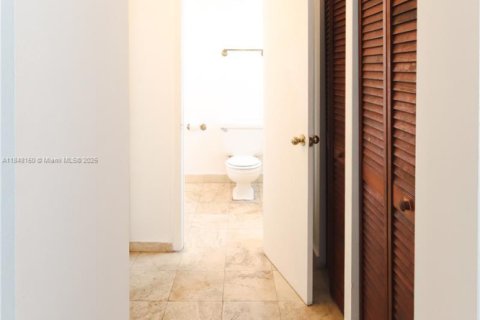 Condo in Miami Beach, Florida, 1 bedroom  № 1849024 - photo 10